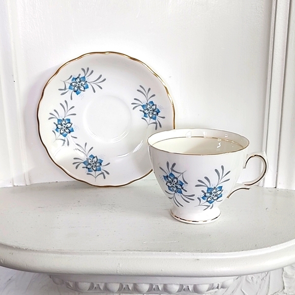 Colclough Vintage Tea Cup & Saucer Bone China England Blue Flower Gold - Picture 1 of 8